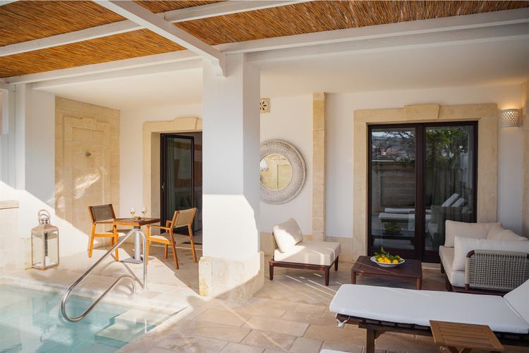 Rooms & Suites