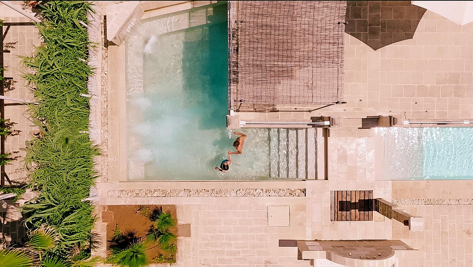 Jacuzzi corner
